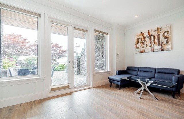 Elegant West Vancouver Suite