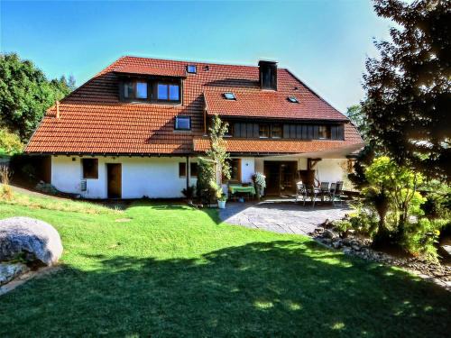 Elegante Ferienwohnung mit Außenpool Schwarzwald