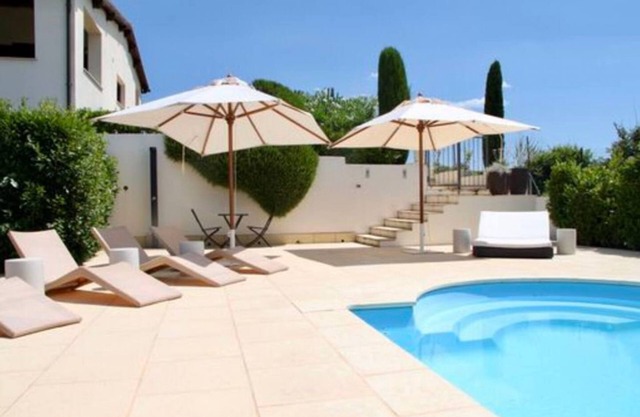 Elegante villa con piscina e vista mare vicino a Roma/Toscana