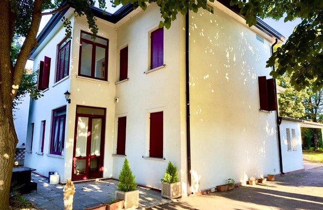 ELEGANTE Villa NAKHIL con jacuzzi