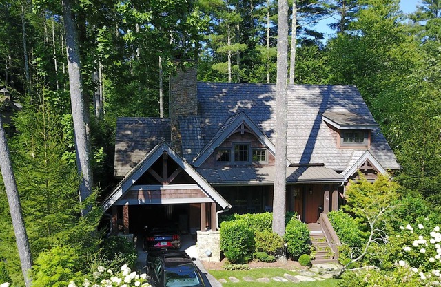 Elegantly Comfortable Home - One Mile From Main Street Highlands