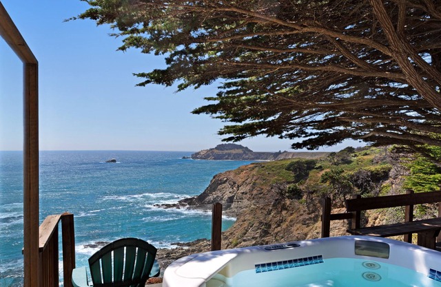 Elegantly updated home w/deck, fire pit, & private hot tub overlooking the ocean