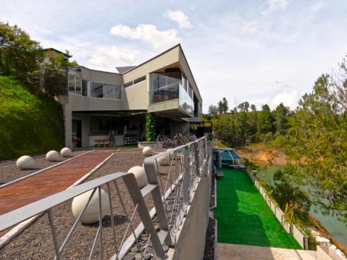 EleMYNT LifeStyle Hotel