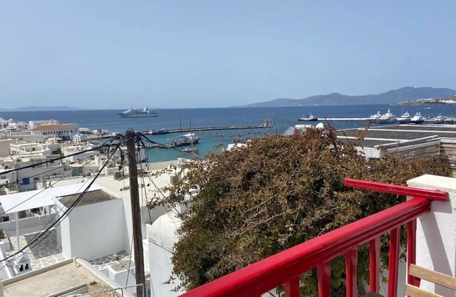 Elenitas townhouse with Balcony and Sea View