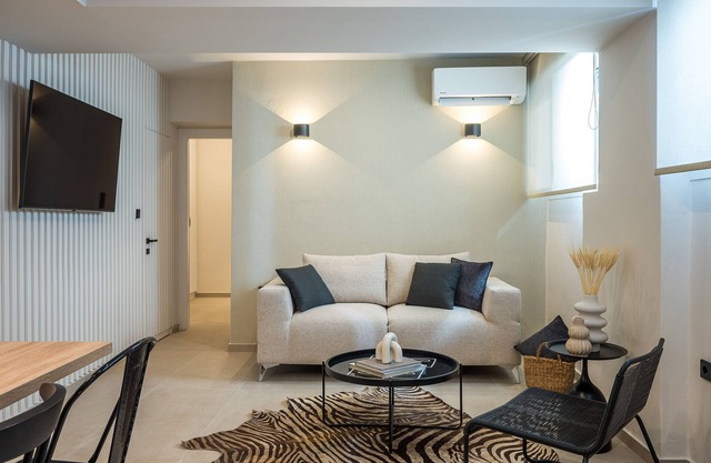 Elepoque Living - Luxury lower ground floor Apartment near the centern
