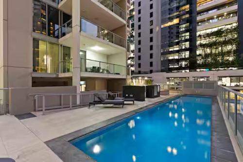 Elevate Brisbane City - Views, Pool, Sauna & Gym