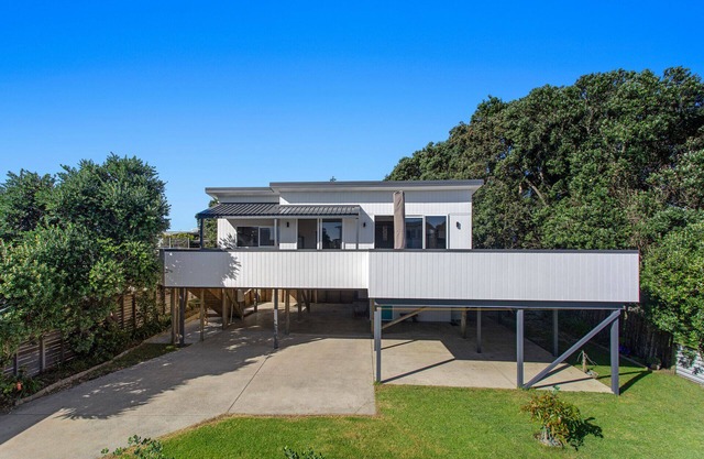 Elevated Beach Oasis - Ohope Beach Holiday Home