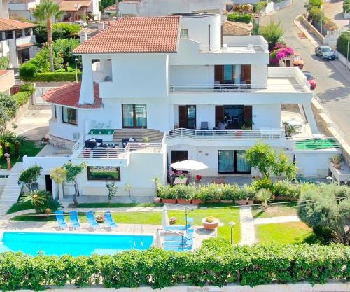 EliMar Villa & Pool