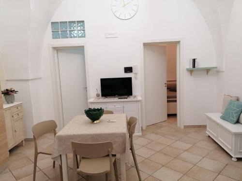 ELISEA HOUSE MARIO PAGANO