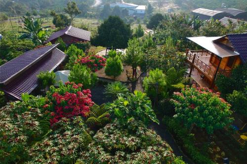 Eliss Garden Coffee & Homestay