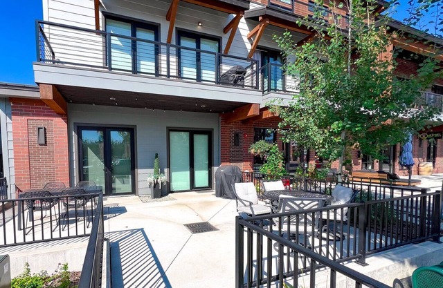Elite Luxury Whitefish Condo, Great Patio, 2 Bed/2 Bath, Indoor Parking and Private Ski Locker!