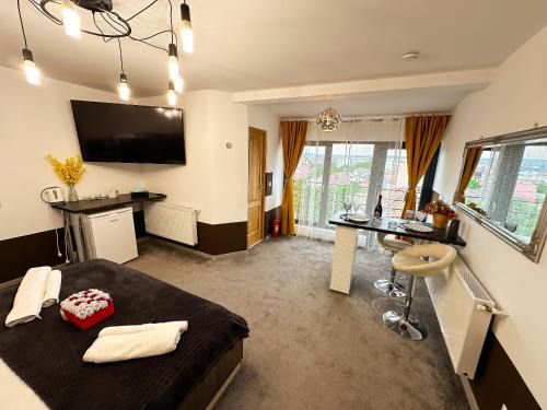 Elixir Central Studio with Balcony & Panoramic View