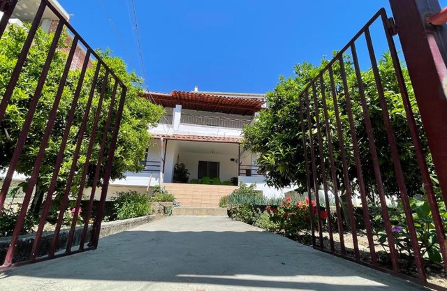 Eljudi House