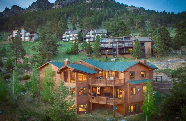 Elk Summit Vacation Home at Windcliff by RedAwning