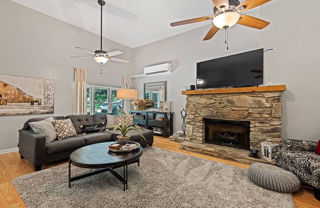 Elk Valley Hideaway-Peaceful and Beautiful Creekside Escape