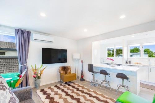 Ellerslie 3BR House Fresh Reno Zodiak Stays