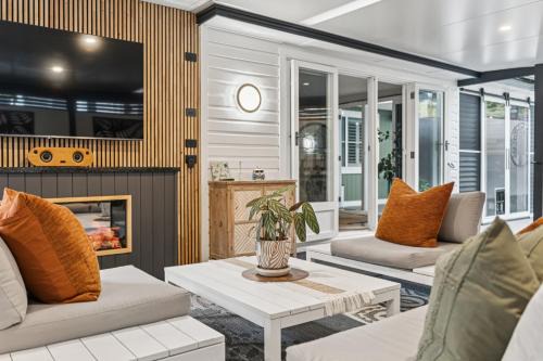 Ellie's Cottage Escape - Sleeps 8, Spa, Pizza Oven