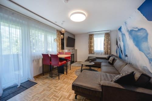 ELLIS Apartment