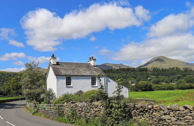 ELLIS HOWE, family friendly, character holiday cottage in Torver