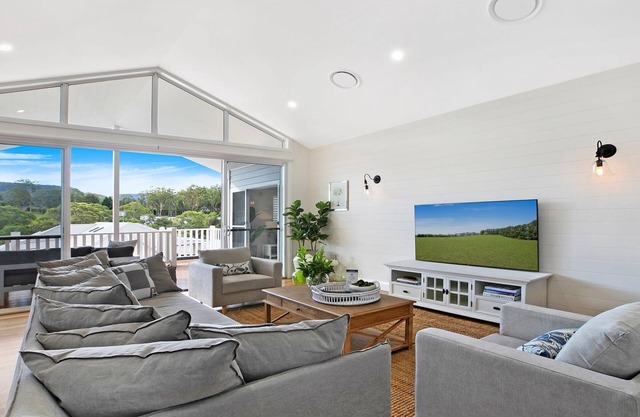 Elm Cottage – with gorgeous, iconic escarpment views to Berry Mountain