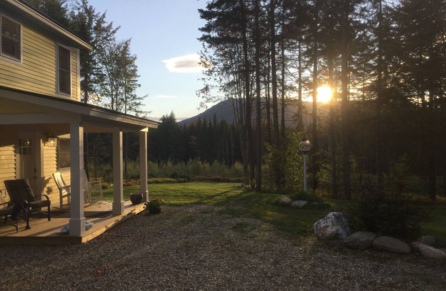 Elmore Home w/panoramic mountain view. Private, quiet, clean & fiber optic WiFi