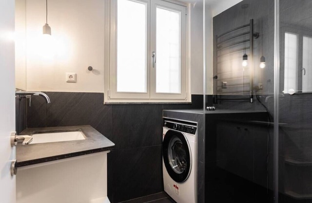 Elysian 1BR Apartment in Plaka 3
