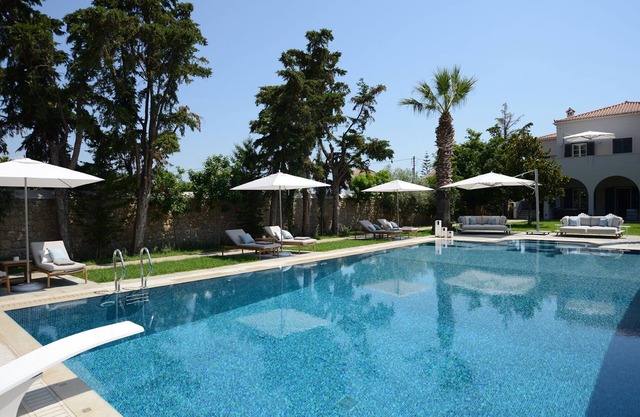 Elysian Villa - Ultra Luxurious Spetses Villa With Chef, Pool, Gym, Basketball.