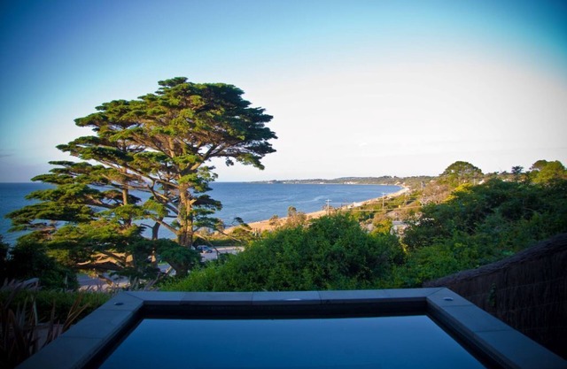 Emanjay: Walk to Beach, Million Dollar Bay Views! Mineral Spa