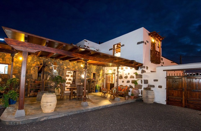 Emblematic House Garaday, near Timanfaya, volcanoes natural park, beach