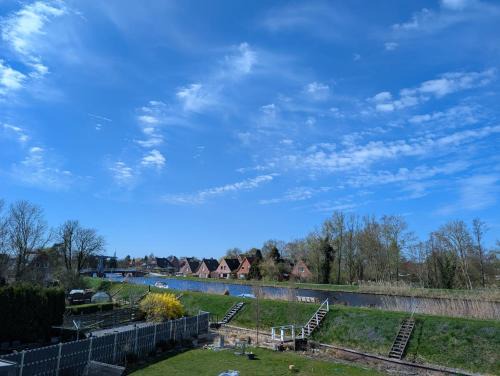 Emden - Ferienwohnung mit Kanal-Blick