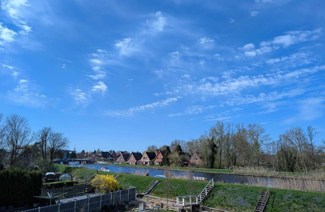 Emden - Holiday apartment with canal and field view