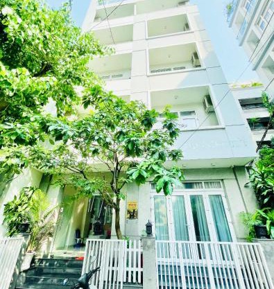 EMERALD APARTMENTS