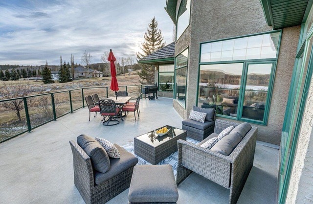 Emerald Bay Luxury Retreat with Hot Tub & Sauna