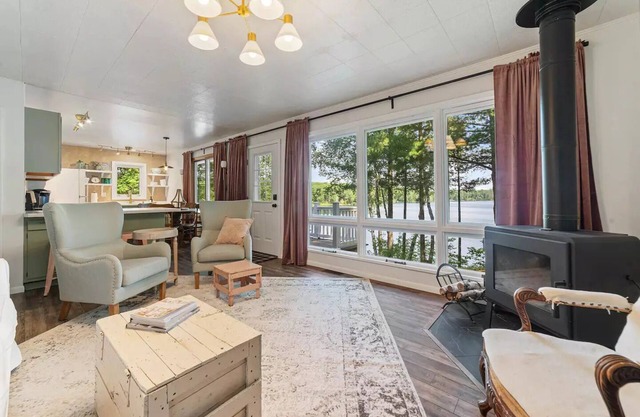 Emerald Cottage on the Lake and Trail Systems!n