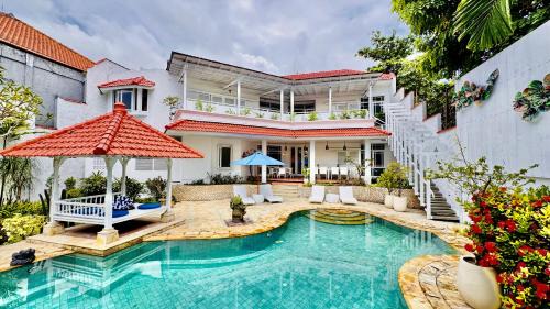 Emerald Luxury & Comfort Villa in Nusa Dua