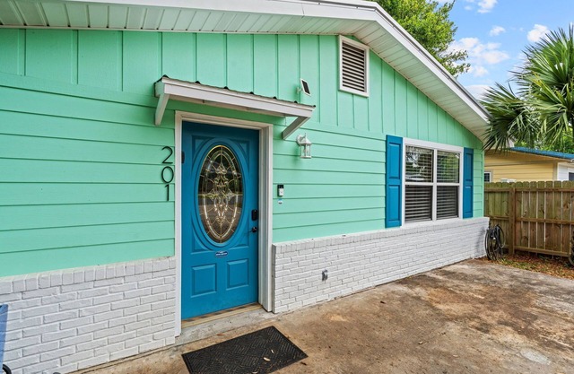 Emerald Revival, 3-bedroom house near Pier Park & the White Sandy beaches!