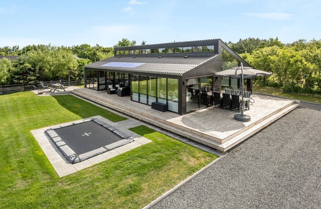 "Emilie" - 250m to the inlet by Interhome