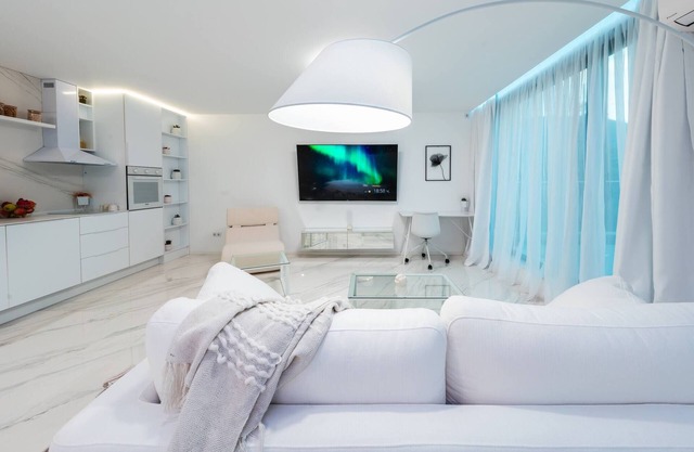 Emirates White Sensation