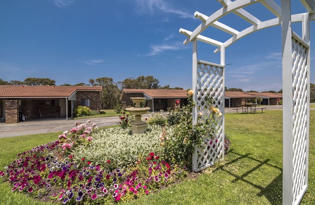 Emu Beach Chalets