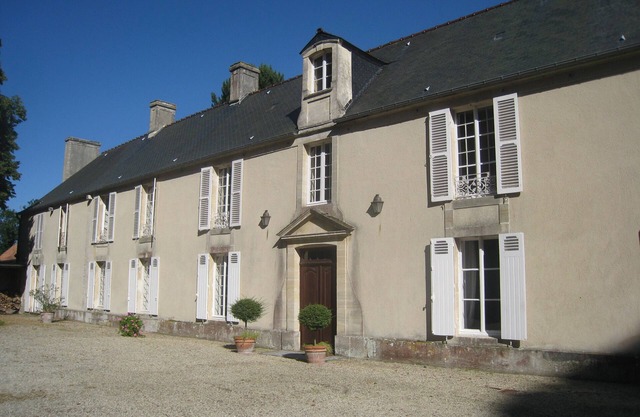 En Normandie, Manoir Situé à 1km de la Plage de Débarquement de Gold Beach
