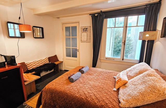 En-suite room in historic Canalhouse from 1729