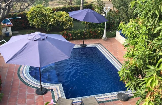 ENCANTADORA CASA CON LINDAS ZONAS VERDES