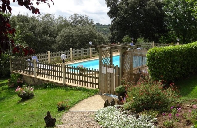 Enchanting place, quiet apartment in stone house, lots of charm!