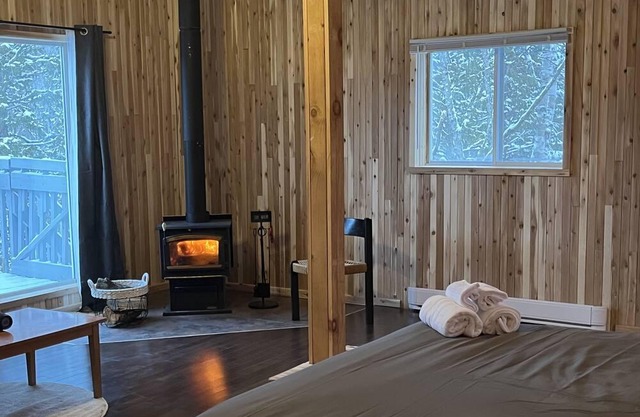Enchanted Forest Retreat, King Bed Suite with Spa.