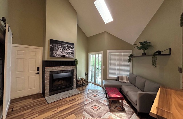 Enchanting 2-bedroom condo with AC in Boulder