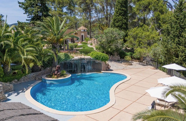 Enchanting 7-bedroom estate in Esporlas with AC, WiFi