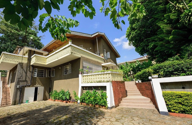 Enchanting bed & breakfast with WiFi in Arusha