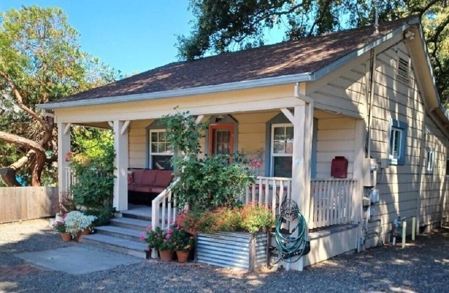 Enchanting Bohemian Cottage for Two,enjoy the cool patio under ancient oaks