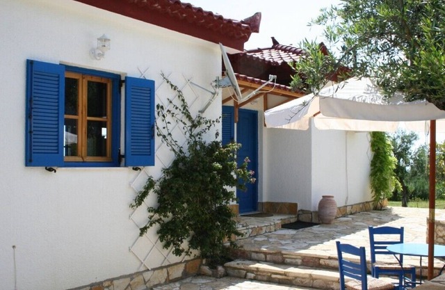 Enchanting cottage above the sea (air line 50 m) with view of the gulf