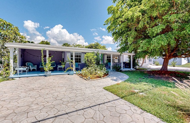 Enchanting dog-friendly beach bungalow with patio, fireplace, deck, AC, & W/D